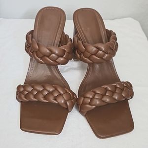 I am selling them because I do not use them, I only used them once they are almo